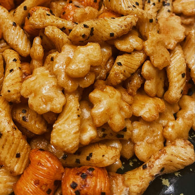 kupować Oryginalne pyszne japońskie smażone krakersy Pieczone japońskie przekąski krakersy online manufacture