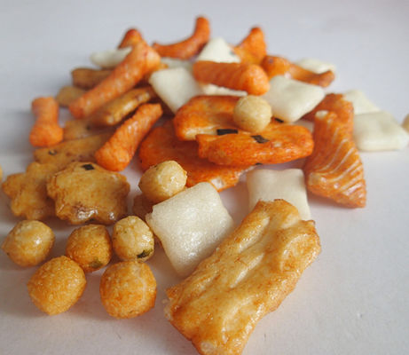 kupować Hurtownia przekąsek zbożowych Zdrowe krakersy ryżowe Mieszanka żywności Przekąski krakersy ryżowe online manufacture