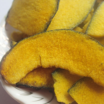 Dobra cena. Suszone warzywa to najgorętsza zdrowa przekąska spośród 2022 smażonych próżniowo plastrów dyni w Internecie