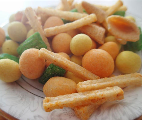 Dobra cena. Dobra smaczna najlepsza cena Mieszanka chińskich krakersów ryżowych z orzechami Bezglutenowa Trójkątna chrupiąca przekąska krakersowa w Internecie