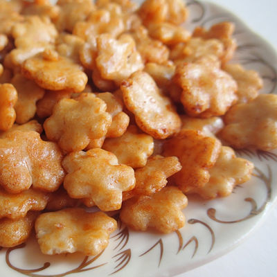 Dobra cena. Japońska importowana przekąska Słone, pyszne krakersy ryżowe w Internecie