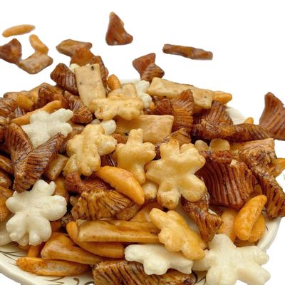 Dobra cena. Kleiste japońskie krakersy ryżowe Pyszna przekąska ptysiowa o smaku chrupiącym w Internecie