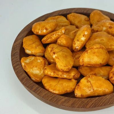 Dobra cena. Krakersy ryżowe o oryginalnym smaku azjatyckim. Słone przekąski ryżowe w Internecie