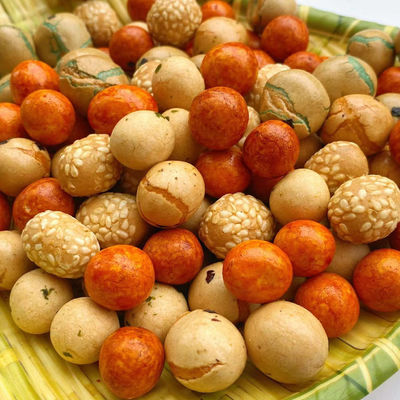 Dobra cena. Wysokiej jakości chrupiące orzeszki ziemne o wielu smakach Krakersy Zdrowe mieszane przekąski orzechowe Pikantny orzeszek sezamowy w Internecie