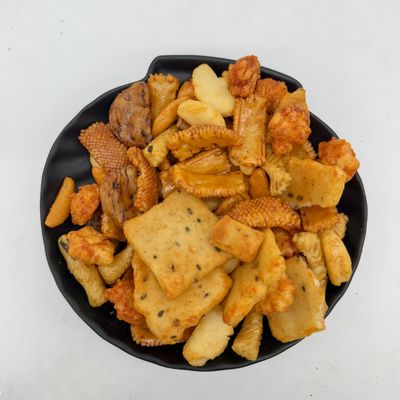 Dobra cena. Krakersy z ryżu w słonnym smaku, lekkie, chrupiące i przyjazne rodzinie przekąski w Internecie